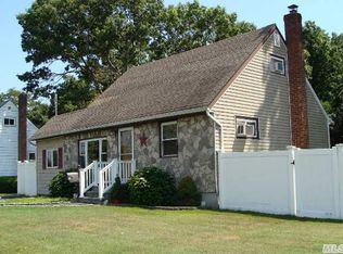 18 Adams St E, East Islip, NY 11730
