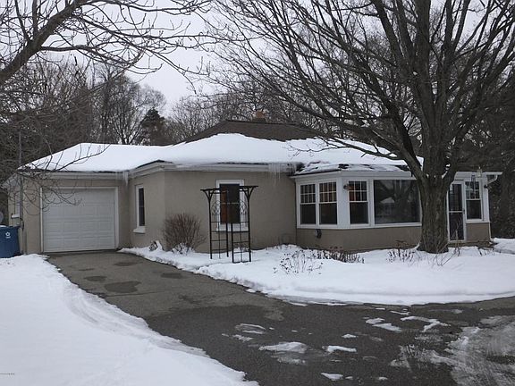 2nd image of 1043 W Lakewood Blvd
