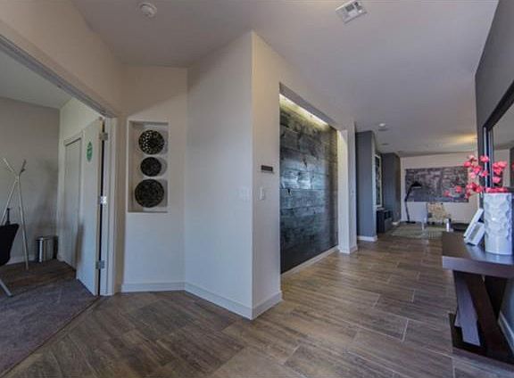 2nd image of 404 S Manzanita Dr