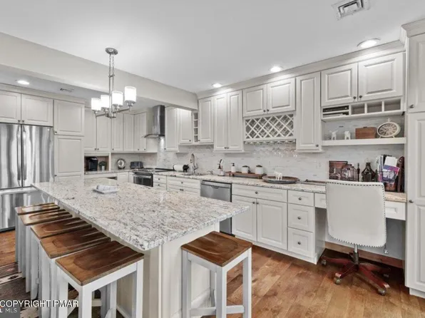 155 Pine Ct #E, Tannersville, PA 18372