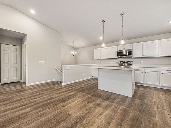 4th image of 104 Iris Ct