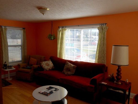 4th image of 718 Gillis St