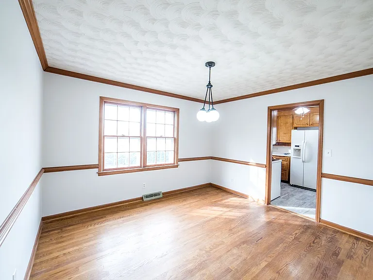 913 Sandusky Dr — Photo 3