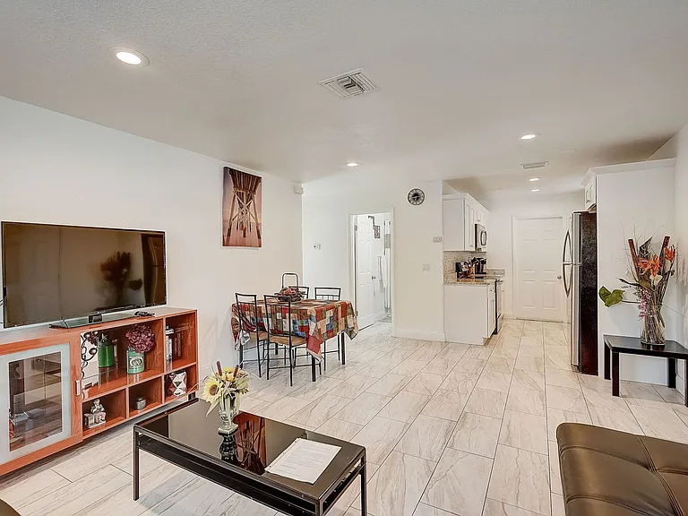 626-628 S Osprey Ave #618 — Photo 14