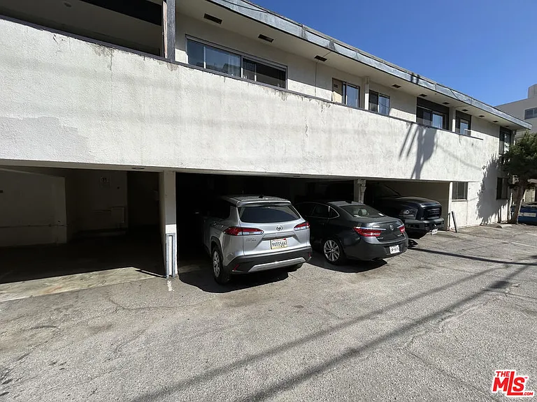 1233 Barry Ave #208 — Photo 18
