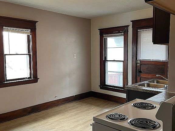 3rd image of 749 Jackson St NW