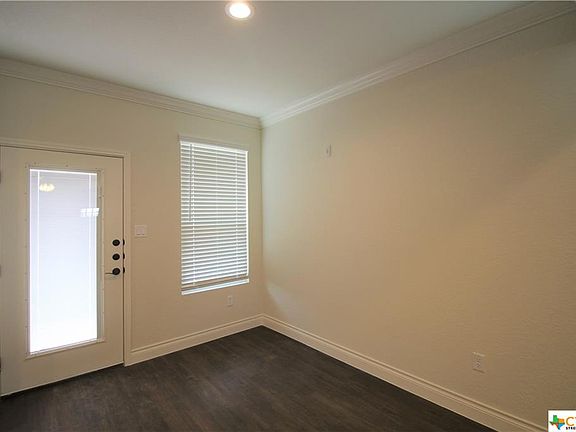 4th image of 336 Untermaier Dr