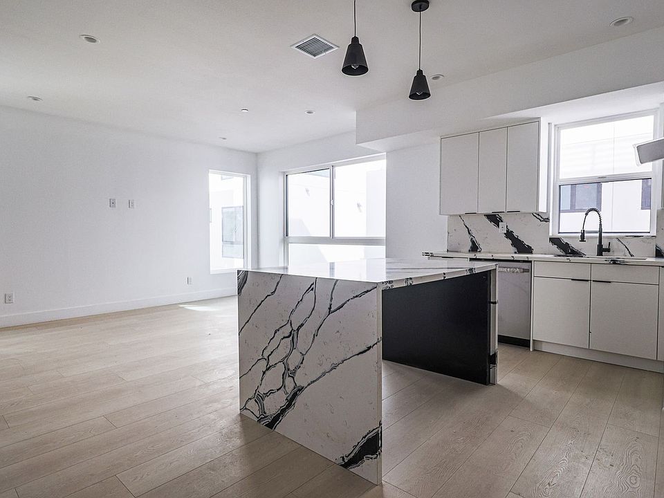 1st image of 11810 Gilmore St #2