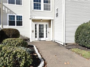2390 State St APT 2Y, Hamden, CT 06517