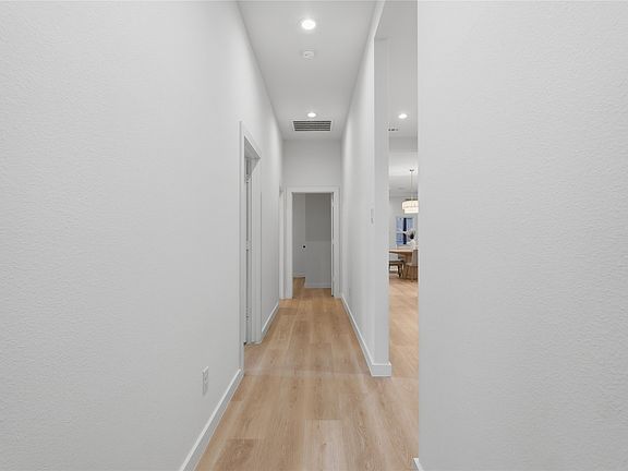 4th image of 817 Brooks Ave