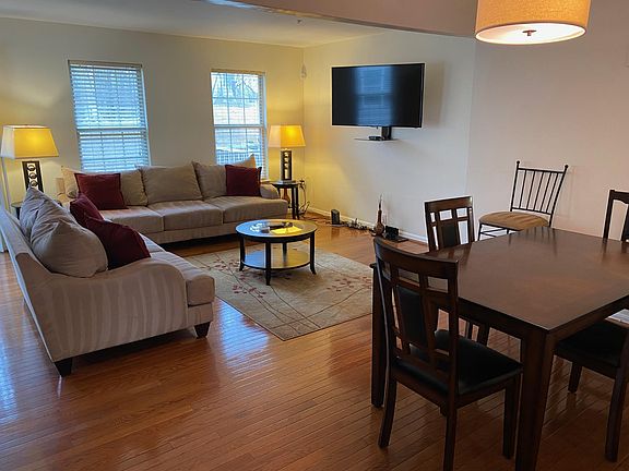 3rd image of 917 Dunloring Ct