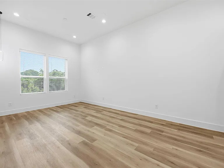 6627 Katarani Dr — Photo 11