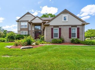 5013 Knollcrest Ct, Commerce Township, MI