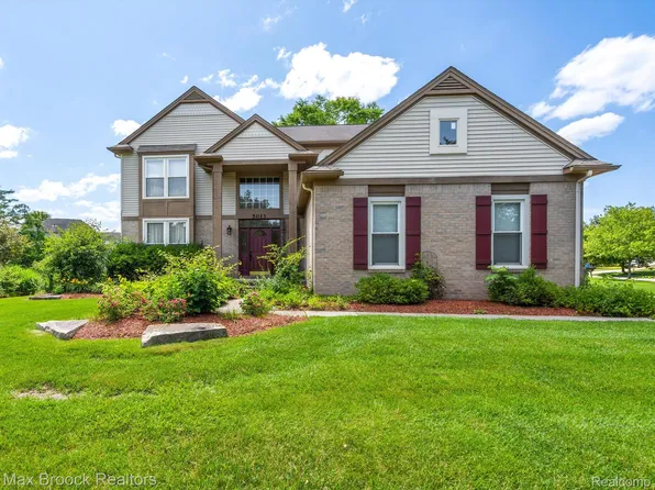 5013 Knollcrest Ct, Commerce Township, MI 48382