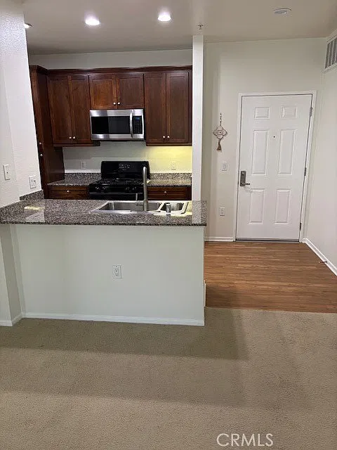 2 bed, 1038 sqft, $3,400 — Photo 4