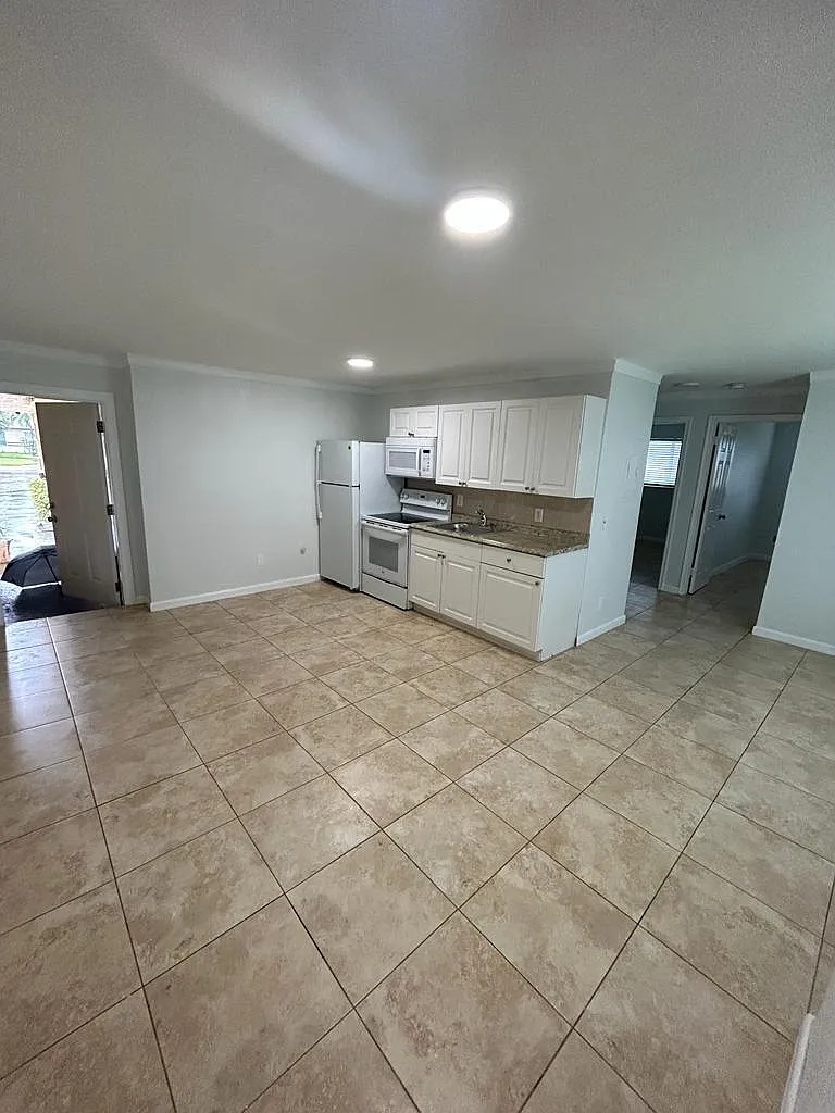 2 bed, 1.0 bath, 780 sqft, $1,760 — Photo 1