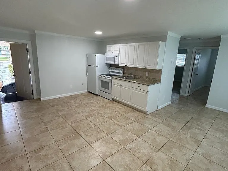 1119 NW 6th Ave #4 — Photo 1