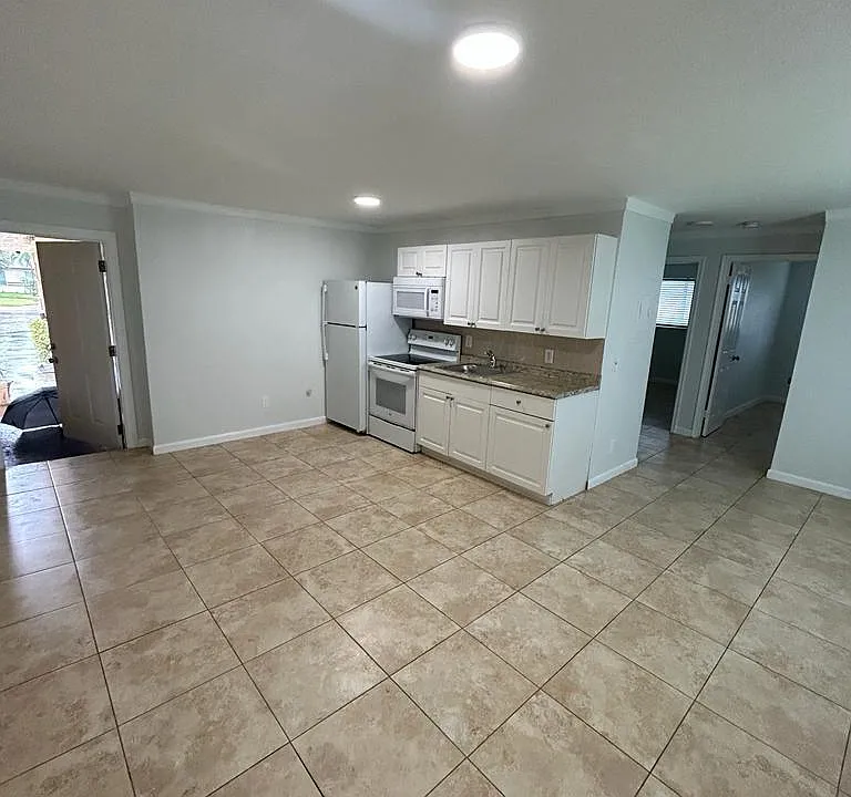 1119 NW 6th Ave #4