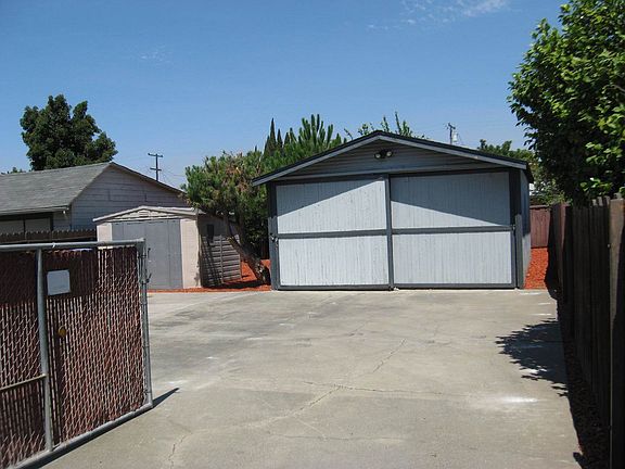 3rd image of 924 Harliss Ave
