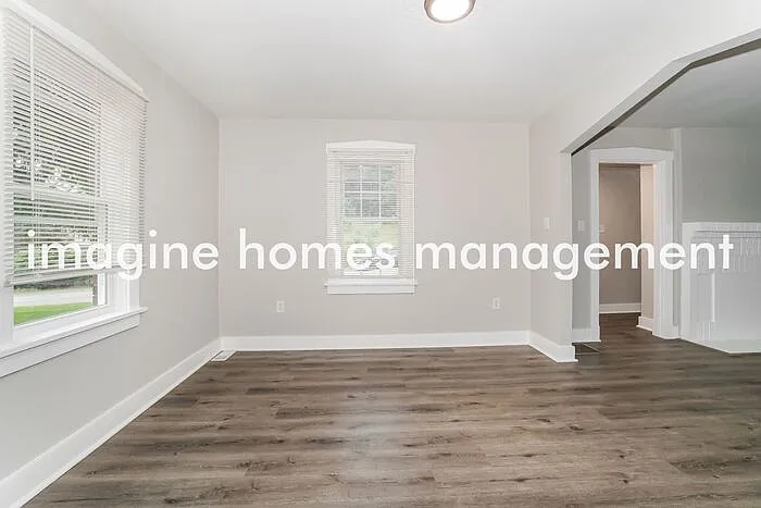 3 bed, 1.0 bath, 1319 sqft, $1,895 — Photo 3