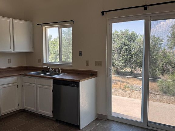 5th image of 605 Blossom Field Rd