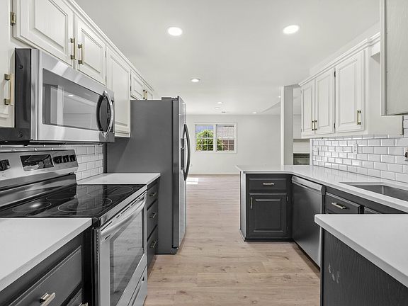 4th image of 1604 Oakwood Ave #1