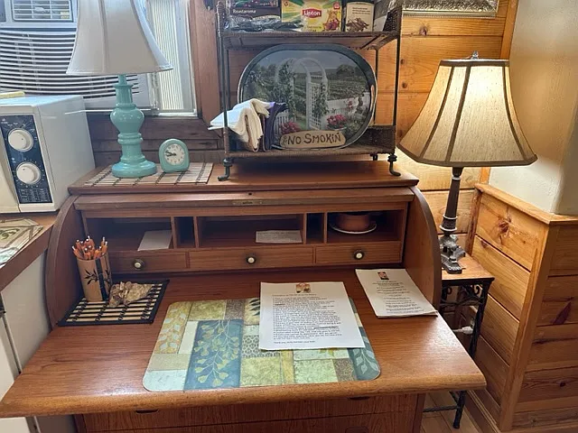 Roll top desk