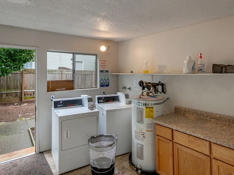 11445 SW Greenburg Rd — Photo 15