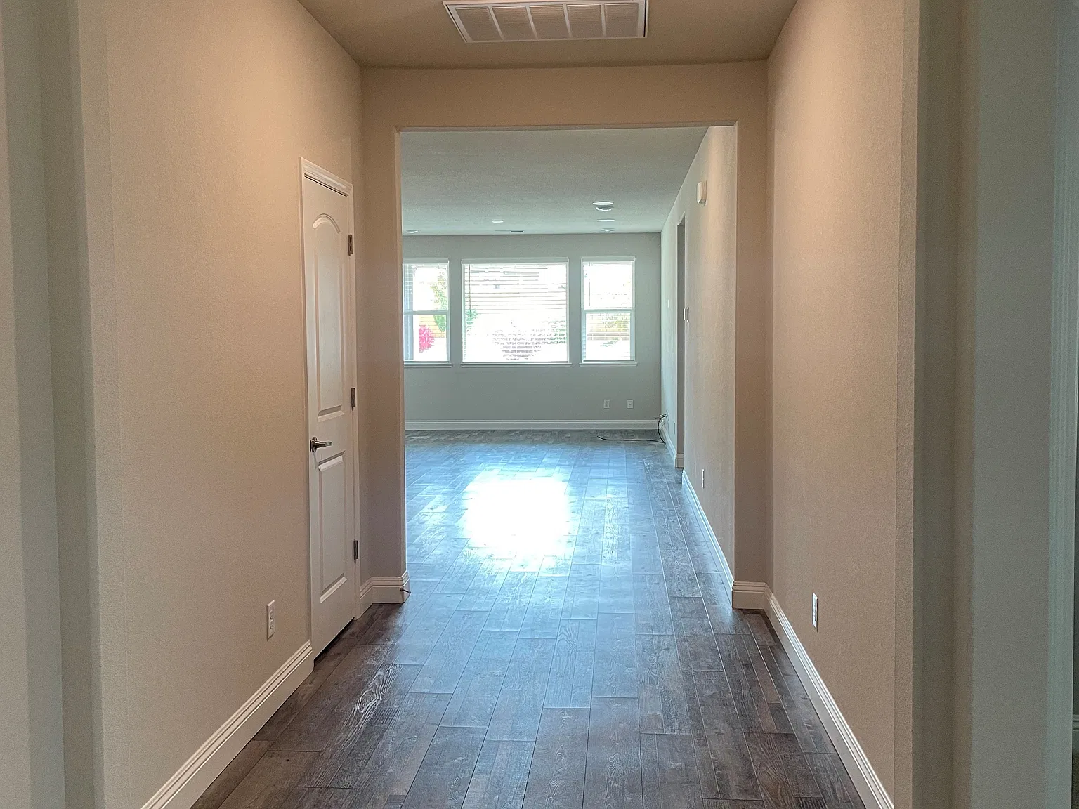 3 bed, 1882 sqft, $2,995 — Photo 4