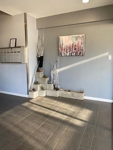 2 bed, 850 sqft, $2,600 — Photo 2