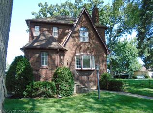 35358 Elm St, Wayne, MI 48184