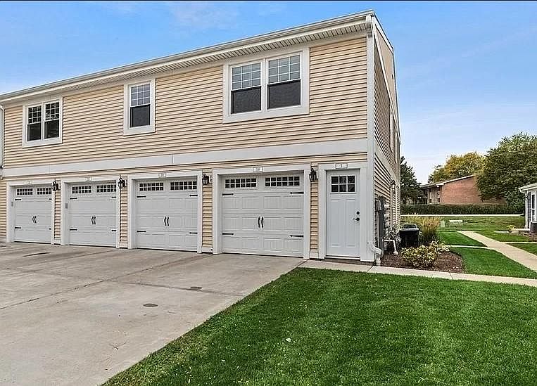 1st image of 316 Farmingdale Cir