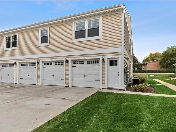 316 Farmingdale Cir, Vernon Hills, IL 60061