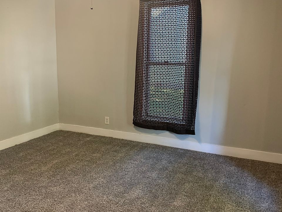 2nd image of 525 N Spring St