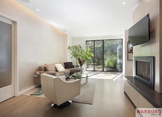 Sold by Warburg | media 26