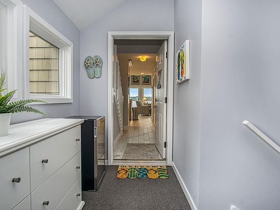 5th image of 462 Howard Ave