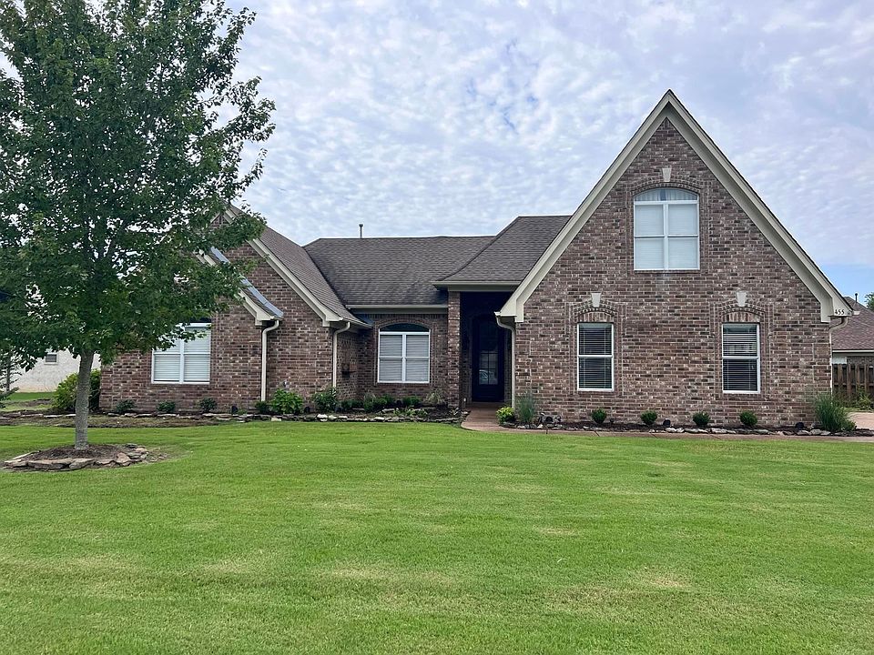 1st image of 455 Lewis Fairway Cir