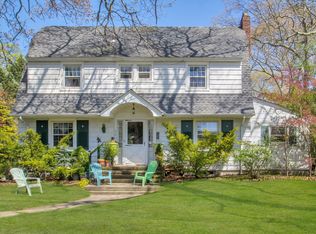 548 Pine Dr, Brightwaters, NY 11718