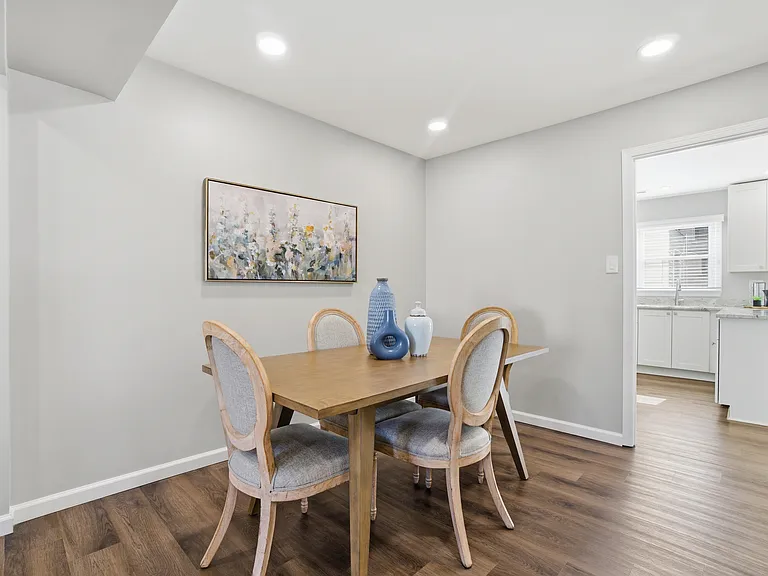 1821 Sheringham W — Photo 10