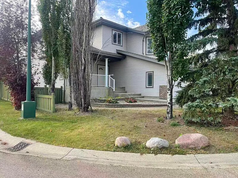 3 bed, 2.5 bath, 2200 sqft, $2,400 — Photo 3