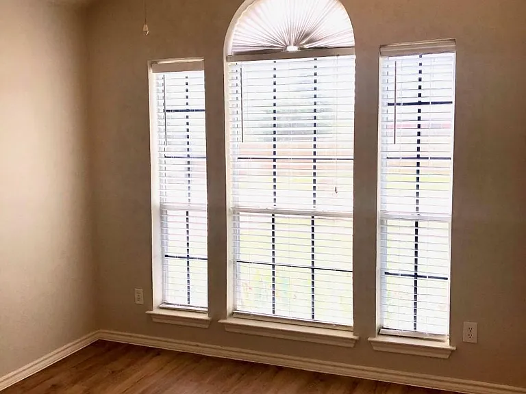 5617 Wellston Dr — Photo 11