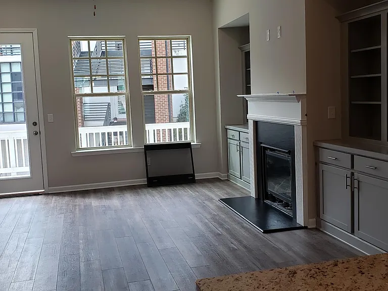 2681 Queenstown St — Photo 10