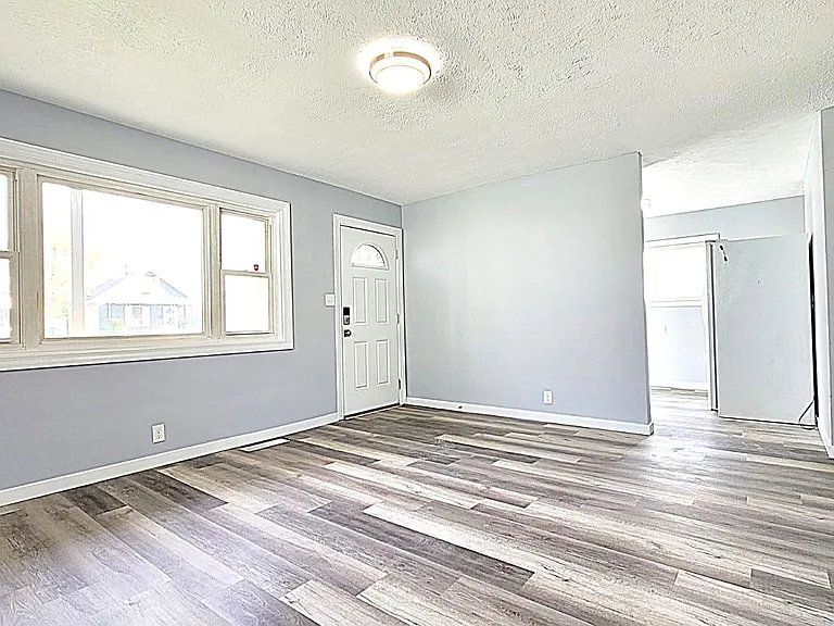 805 Reddick St — Photo 5