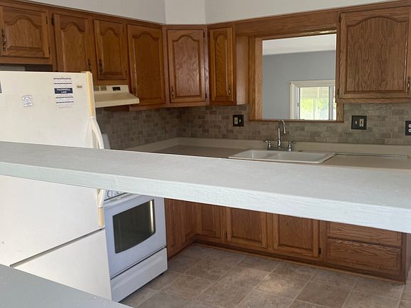 3rd image of 26121 Currier St