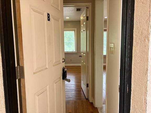 4th image of 1787B Prince Albert Dr