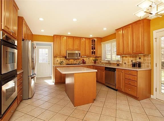 4th image of 207 Spooners Mill Dr