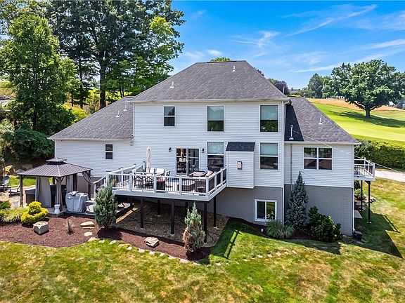 3rd image of 4511 Country Club Dr
