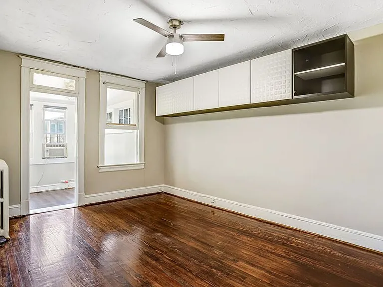 821 Kentucky Ave SE — Photo 28