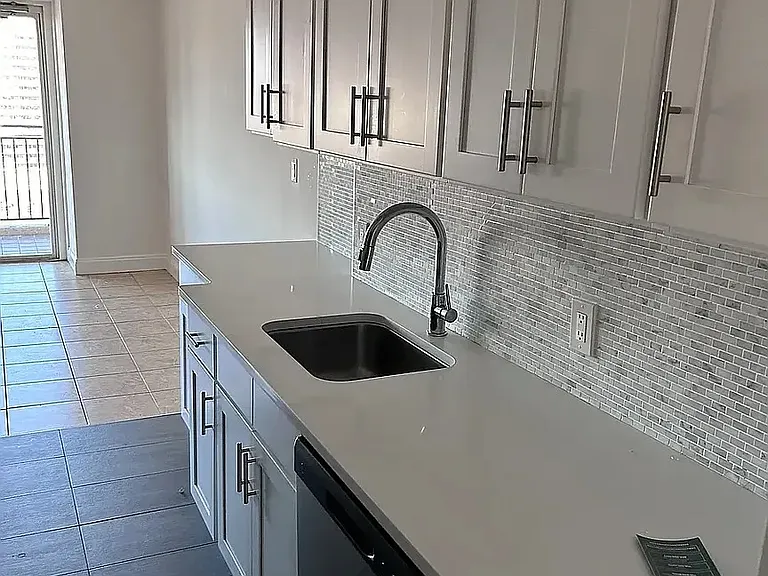 501 Surf Ave #4 — Photo 2