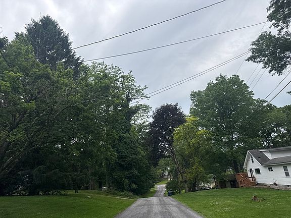 5th image of 994 Farr Rd